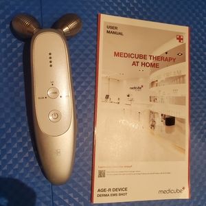 Microcurrent Wand - Medicube JAPAN